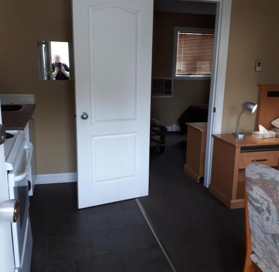 クイーンサイズベッドのスイートルーム, Park Motel