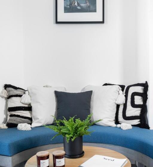 豪华套房, Melo Athens