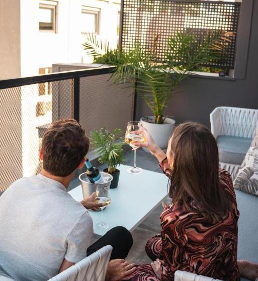 豪华套房, Melo Athens