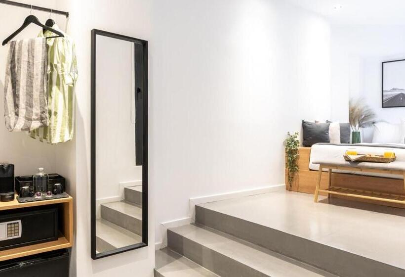 标准间, Melo Athens