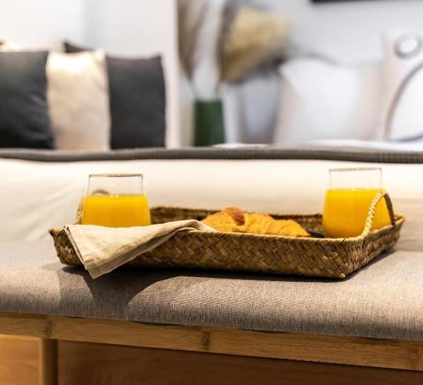 标准间, Melo Athens