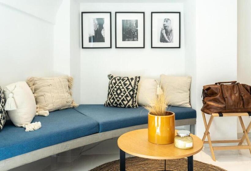 带露台的套间, Melo Athens