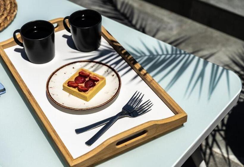 带露台的套间, Melo Athens