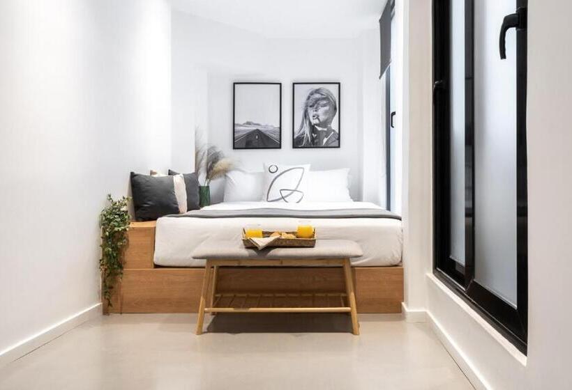 标准间, Melo Athens