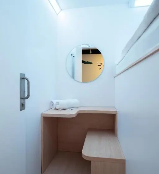 Standardzimmer Kingsize Bett, Bobopod Slamet Riyadi, Solo