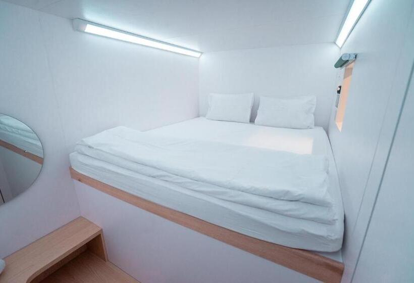 Büyük Çift Kişilik Yataklı Standart Oda, Bobopod Slamet Riyadi, Solo