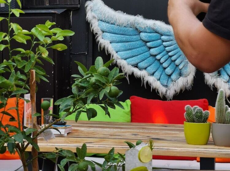 اتاق استاندارد سه نفره, Old House Hotel&pub