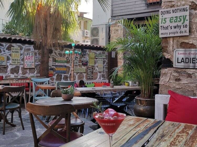 اتاق استاندارد, Old House Hotel&pub