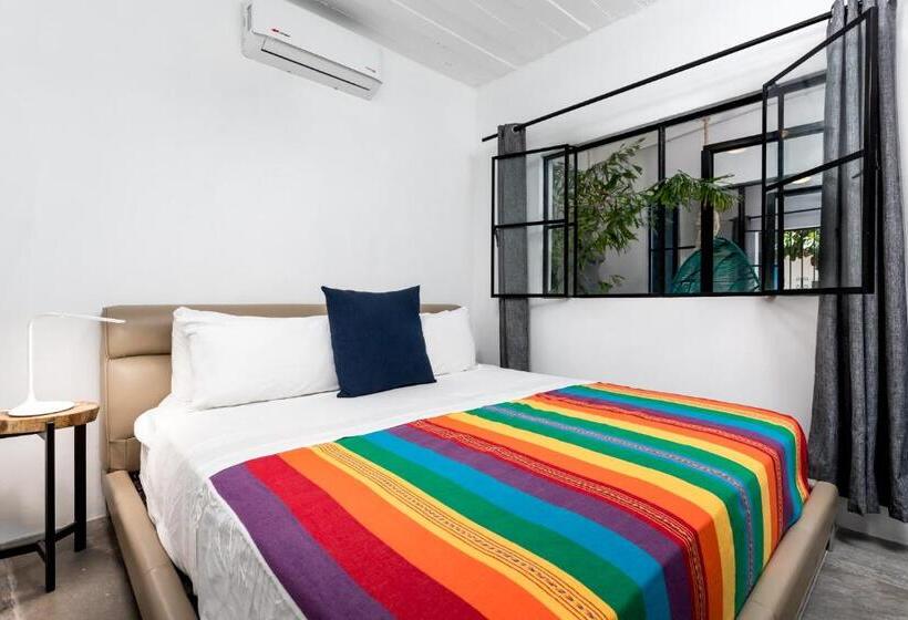 דירת חדר בקומת קרקע, Cuale