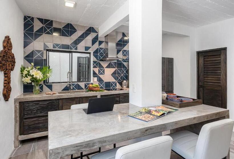 דירת חדר בקומת קרקע, Cuale