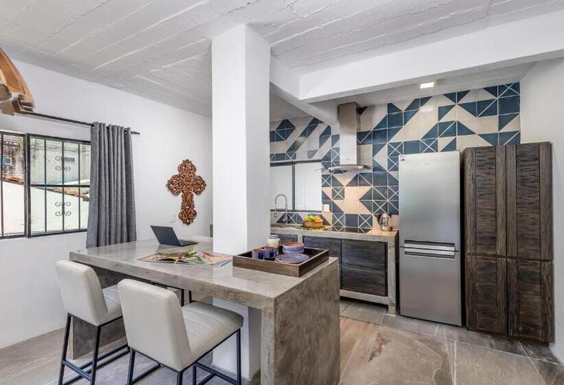 דירת חדר בקומת קרקע, Cuale