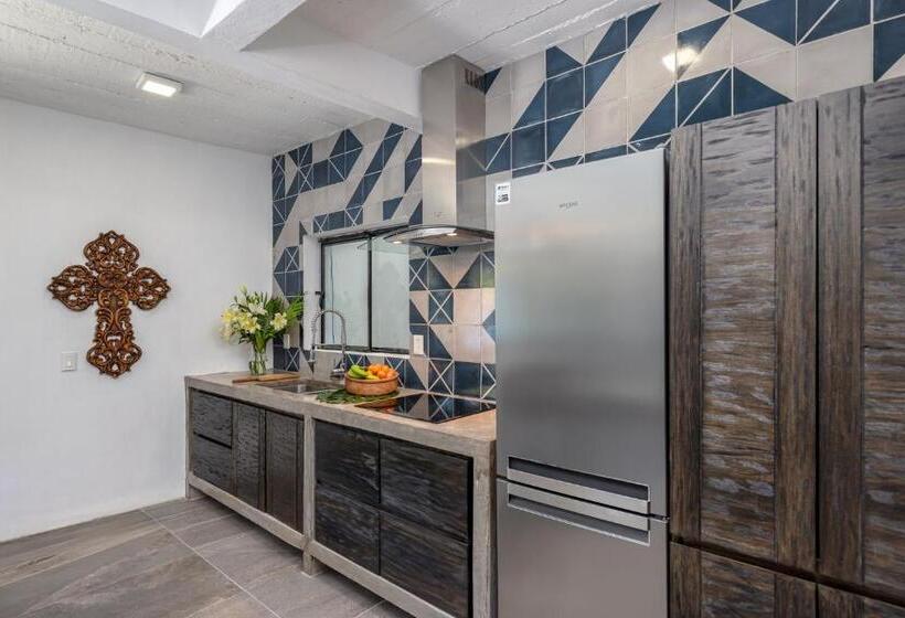 דירת חדר בקומת קרקע, Cuale