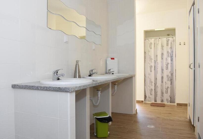 سرير فى غرفة مشتركه, Horta Do Vale   Nature House