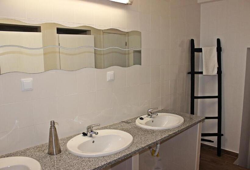 سرير فى غرفة مشتركه, Horta Do Vale   Nature House