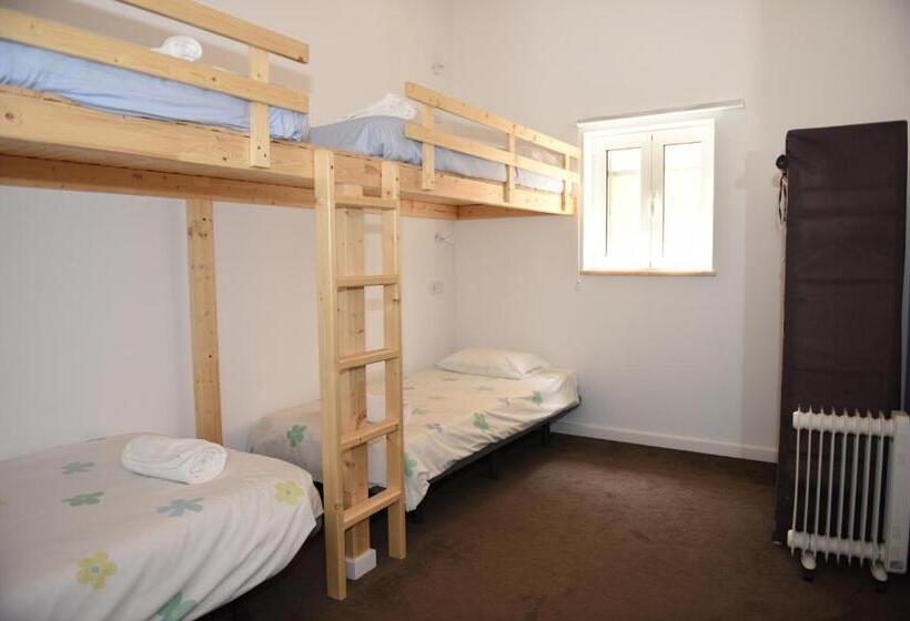 سرير فى غرفة مشتركه, Horta Do Vale   Nature House