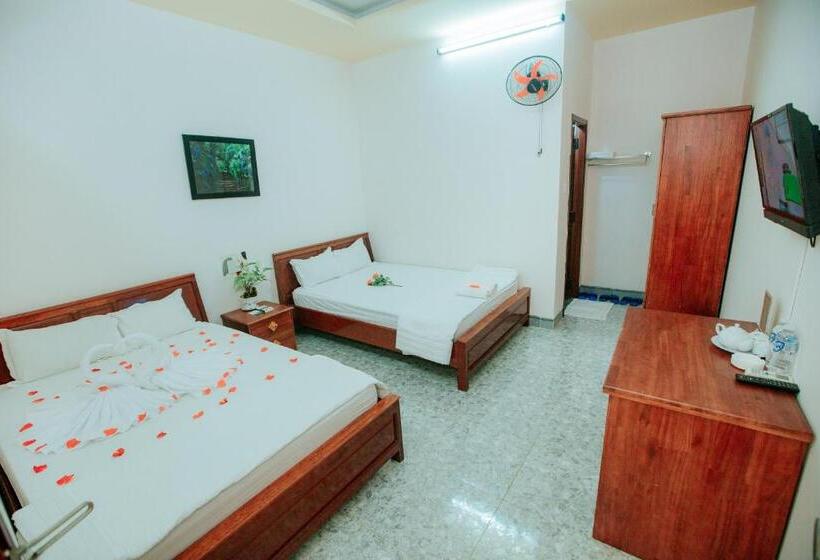 اتاق استاندارد چهار تخته, Nhà Nghỉ Kim Lài đối Diện Bệnh Viện Tỉnh Gia Lai 132 Tôn Thất Tùng