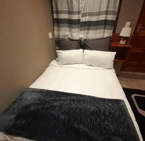 デラックスルーム, Sasha Guest House