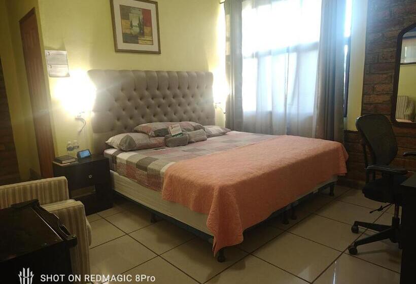 سوییت, El Campanario