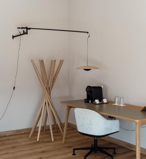 سوییت اجرایی, Es Desconecta2