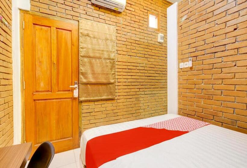 Standart Oda, D Kost In Kandri Semarang
