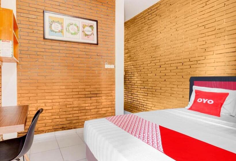 Delüks Oda, D Kost In Kandri Semarang