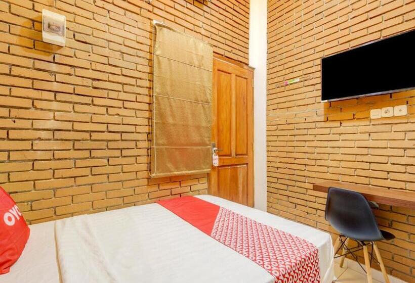 Delüks Oda, D Kost In Kandri Semarang