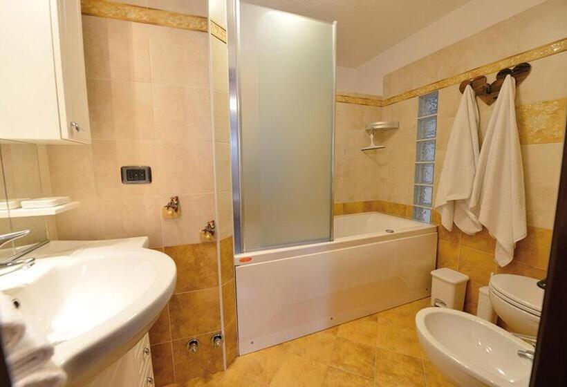 اتاق استاندارد با وان آب گرم, Maison Du Passage