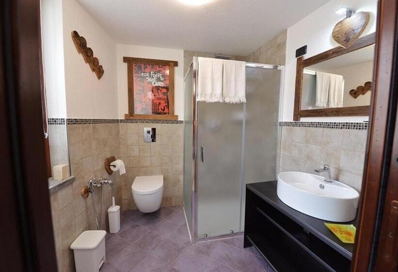 اتاق استاندارد چهار تخته, Maison Du Passage