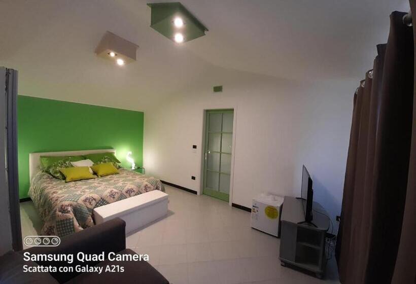 غرفة قياسية مطلّة علي حمام السباحة, Dimora Di Antonella B&b