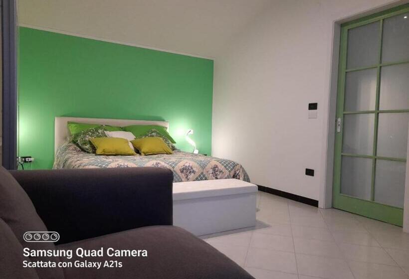 غرفة قياسية مطلّة علي حمام السباحة, Dimora Di Antonella B&b