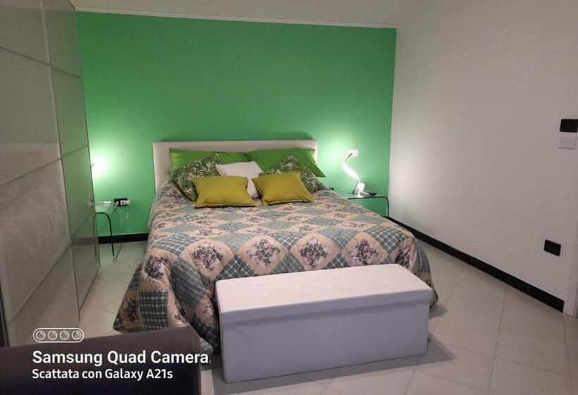 غرفة قياسية مطلّة علي حمام السباحة, Dimora Di Antonella B&b