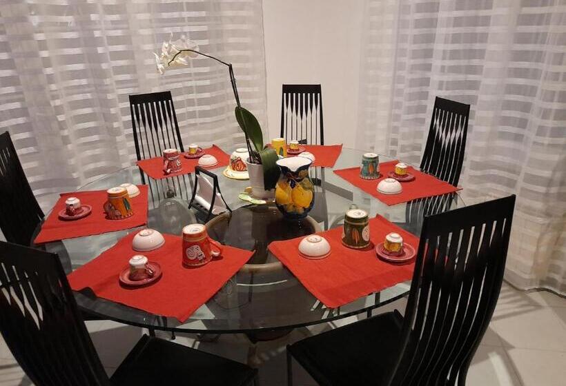 غرفة قياسية مطلّة علي حمام السباحة, Dimora Di Antonella B&b