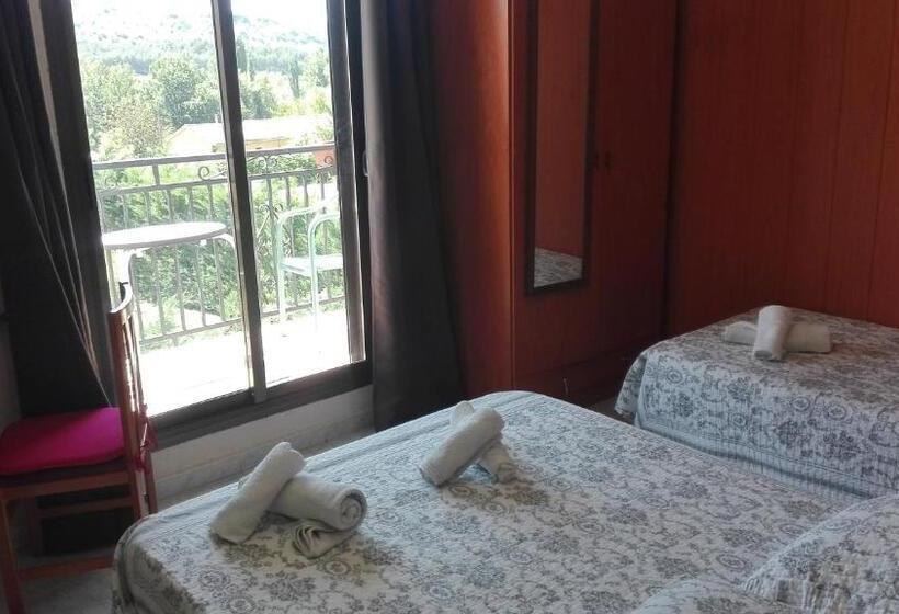 Номер Стандарт Трехместный, Hostal Escarla