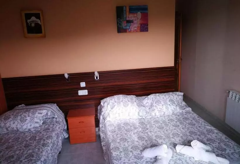 Standard Kolmen Hengen Huone, Hostal Escarla