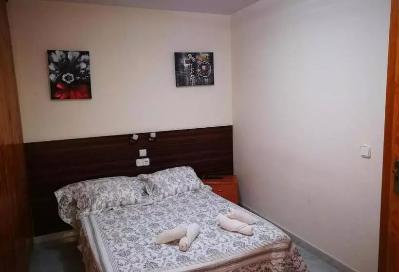 Standard Kolmen Hengen Huone, Hostal Escarla