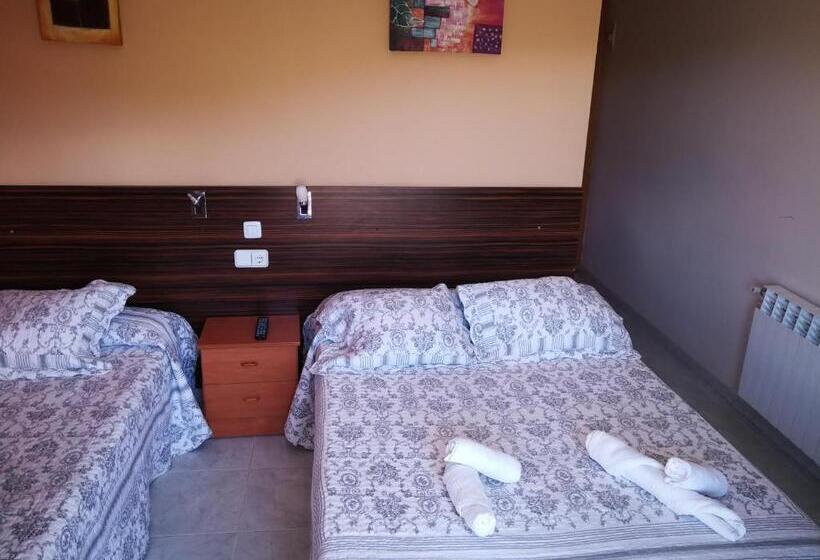 Номер Стандарт Трехместный, Hostal Escarla