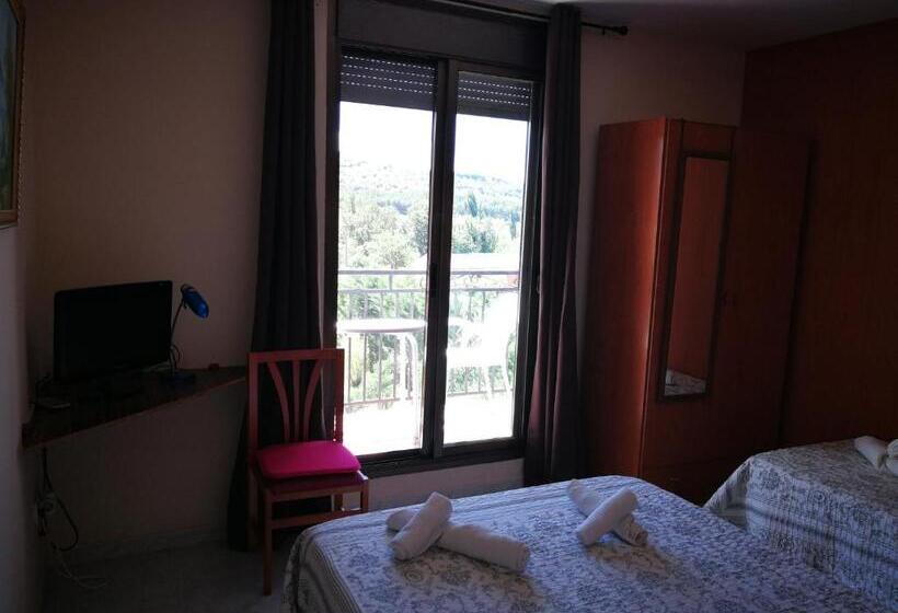 Номер Стандарт Трехместный, Hostal Escarla