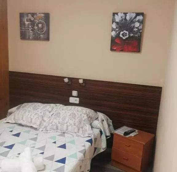 Standard-huone Parveke, Hostal Escarla