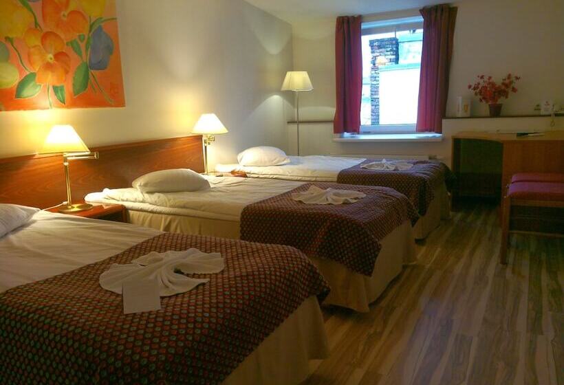 3-Bett-Standardzimmer, A1 Hotel Riga City Center