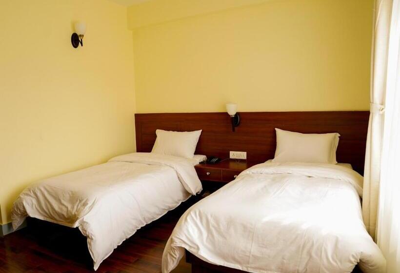 اتاق لوکس, Claire Inn