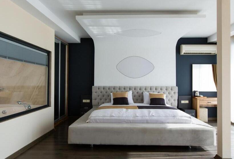 ハイドロマッサージバス付きスイート, Carpe Diem