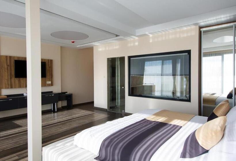 ハイドロマッサージバス付きスイート, Carpe Diem