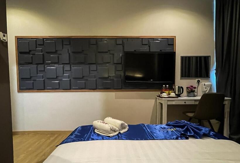 Номер Deluxe, Bmc