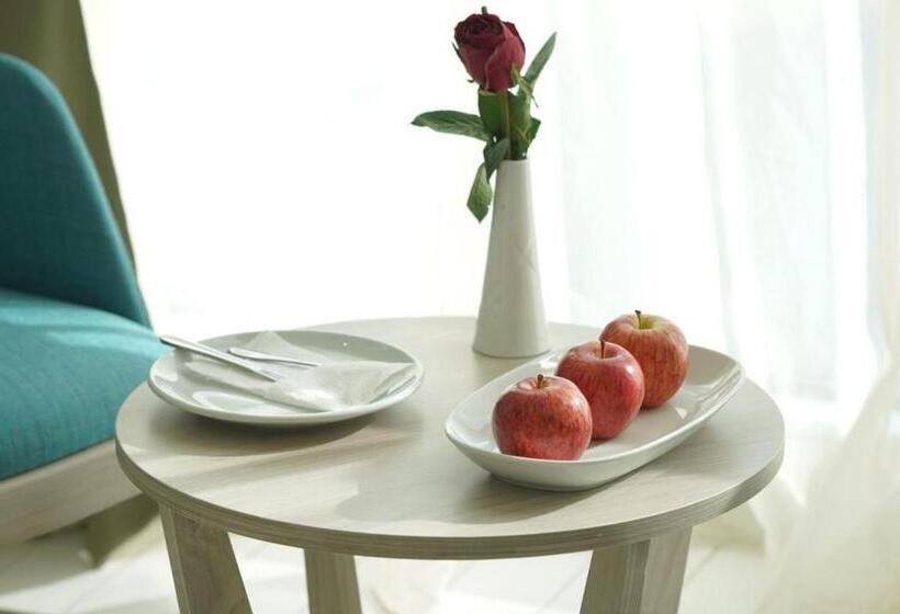 اتاق لوکس یک تخته, Noor Land