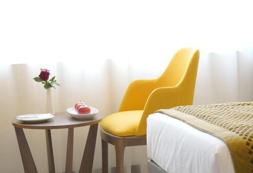 اتاق لوکس با چشمانداز شهر, Noor Land