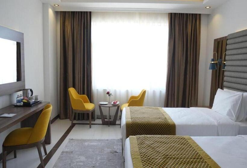 اتاق لوکس با چشمانداز شهر, Noor Land