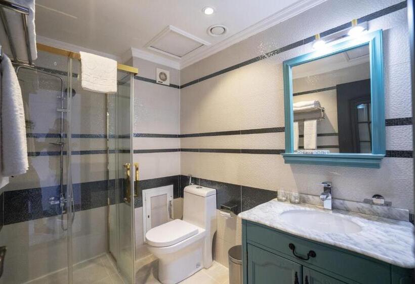 اتاق استاندارد, Noor Land