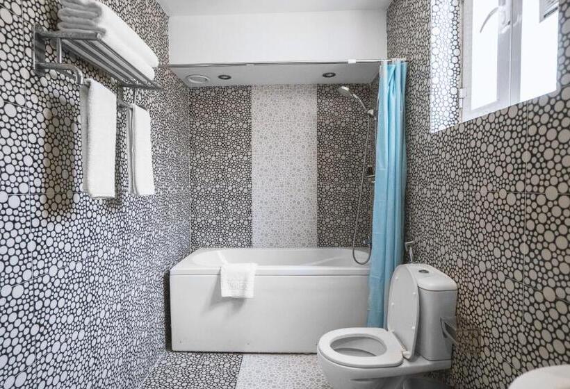 سوییت اجرایی, Noor Land