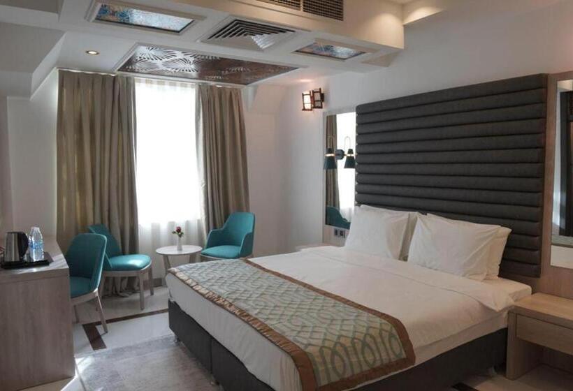 سوییت اجرایی, Noor Land