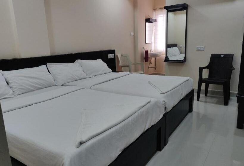 Studiou Familiar, Sri Vignesh Residency